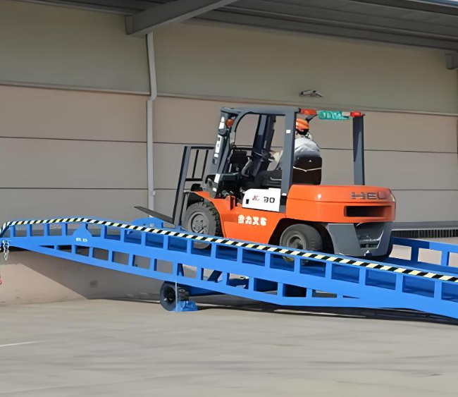 大庆移动式卸货平台（叉车用）